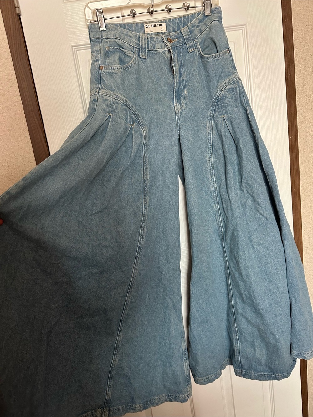 We The Free Light Blue Wide-Leg Pleated Flare Jeans - Picture 4 of 12